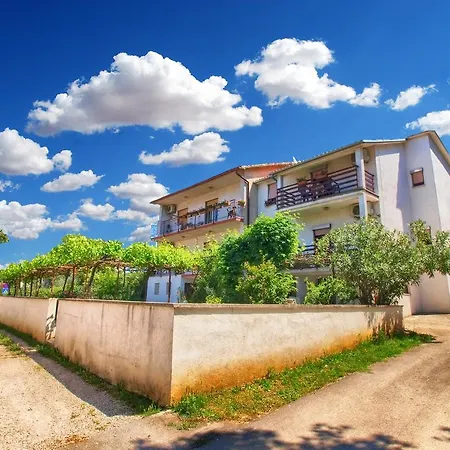 Borik 996 Apartment *